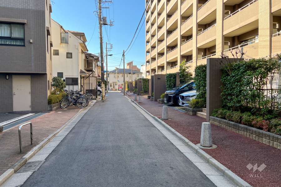 敷地南側の前面道路