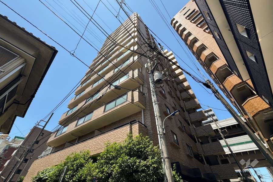 マンションアクロス西巣鴨の外観（東側から）