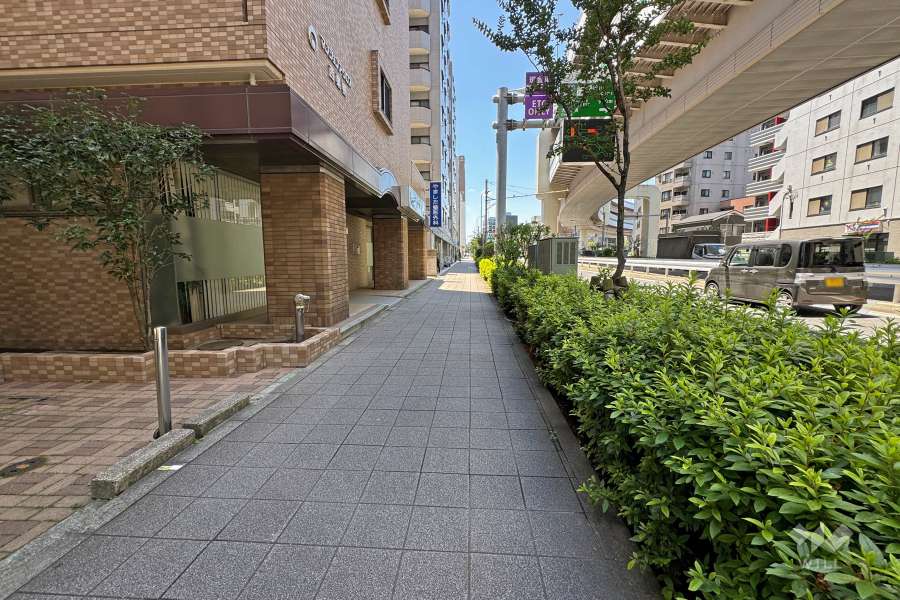 敷地北西側の前面道路