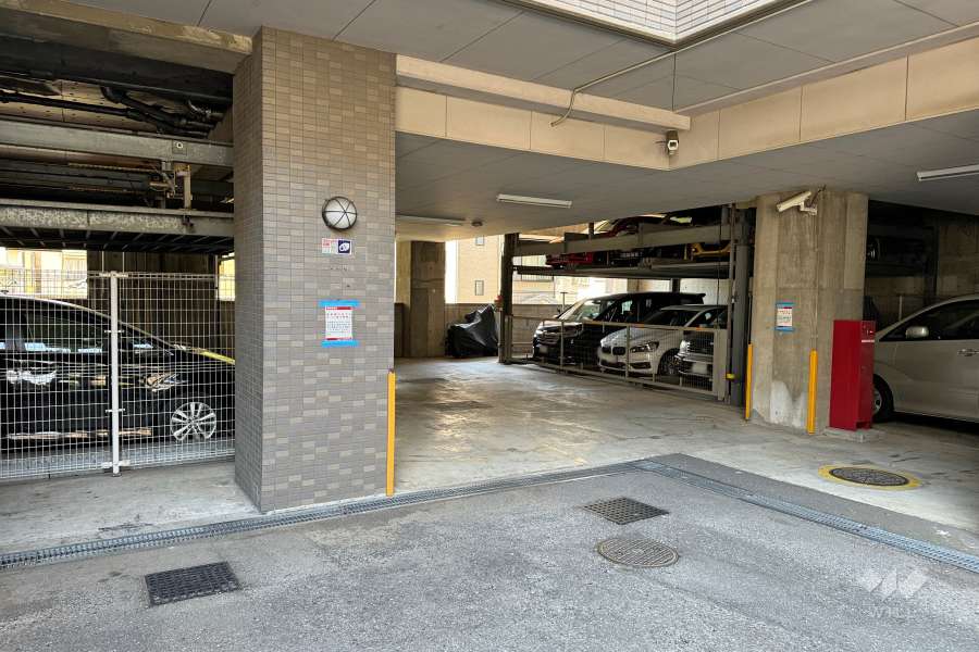 敷地内駐車場（屋内機械式）