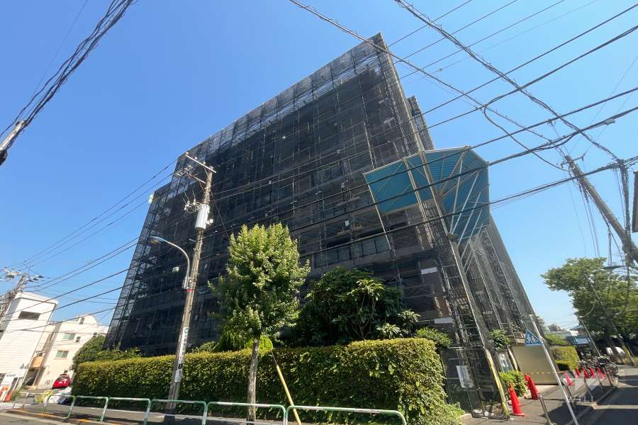 ライオンズマンション王子第7の外観（南東側から）・(2024年9月26日時点、建築中)