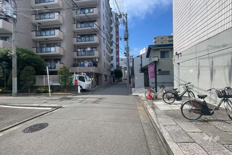 敷地南側の前面道路