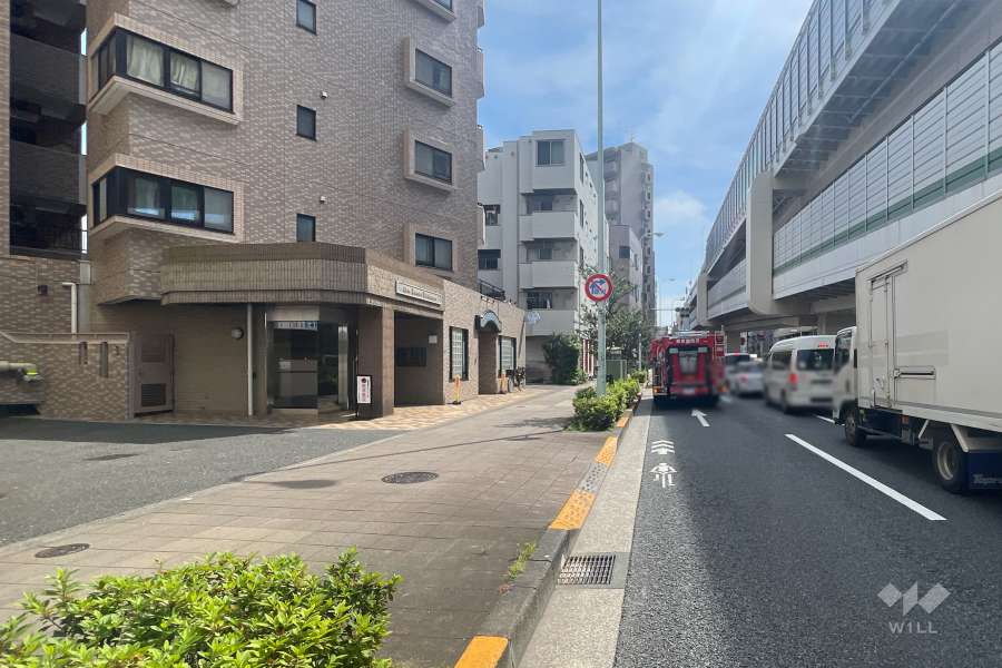敷地北西側の前面道路