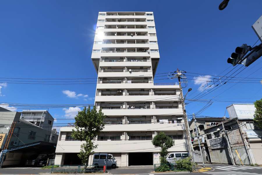 ライオンズマンション尾久第3の外観（南西側から）