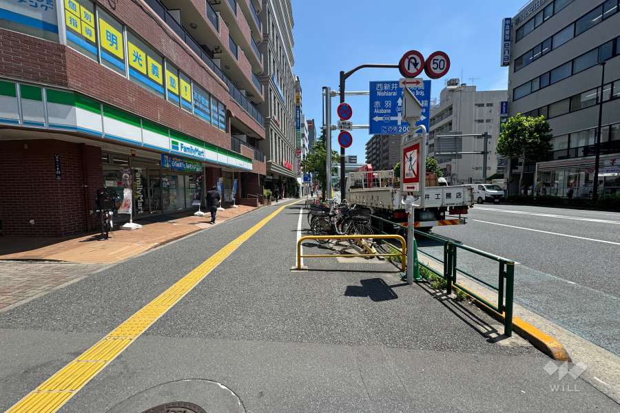 敷地南東側の前面道路