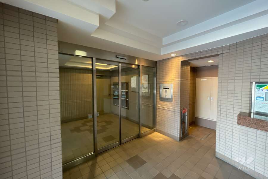 エントランスはオートロック付きです。