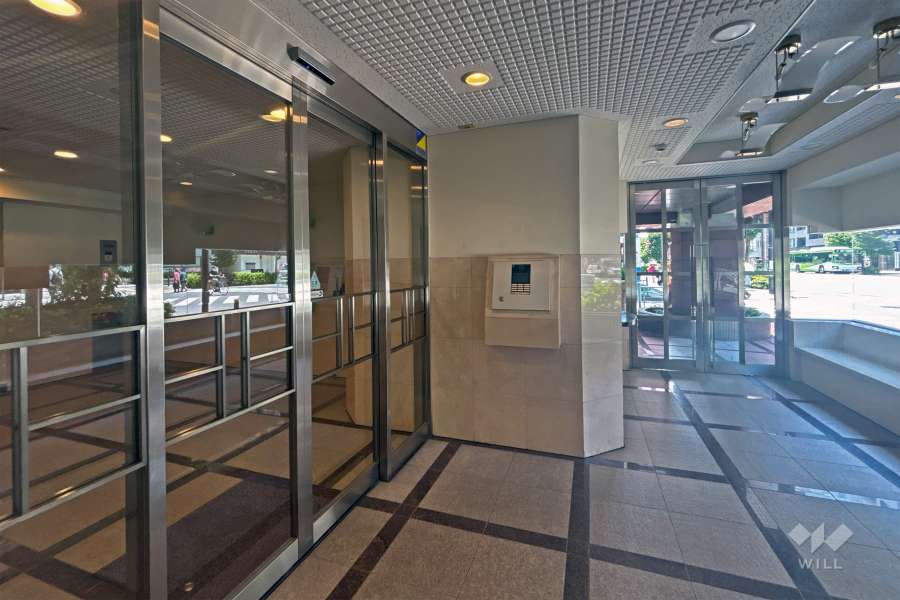 エントランスはオートロック付きです。