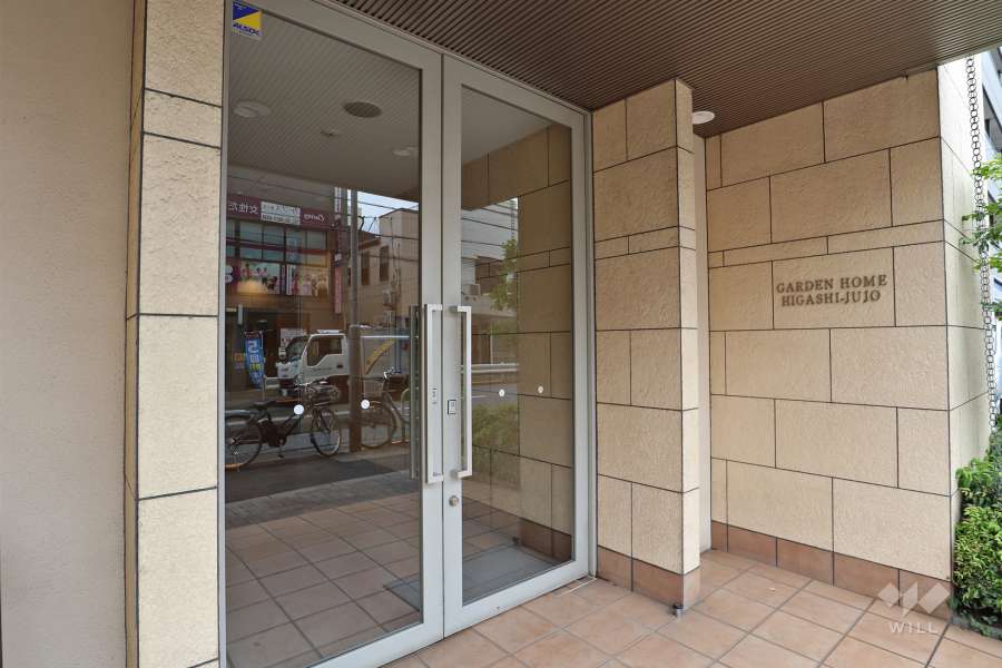 ガラス戸のエントランス