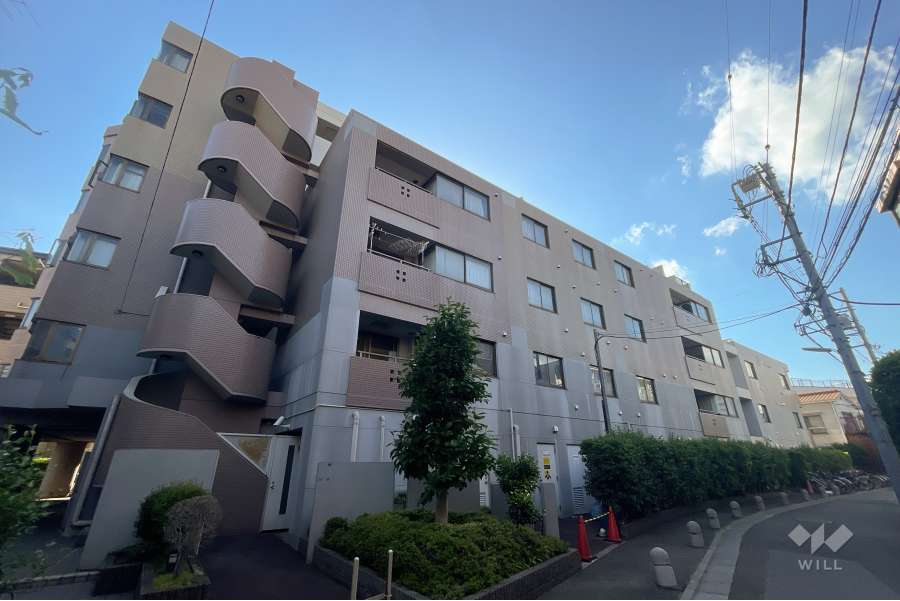 グランドメゾン赤羽の外観（東側から）