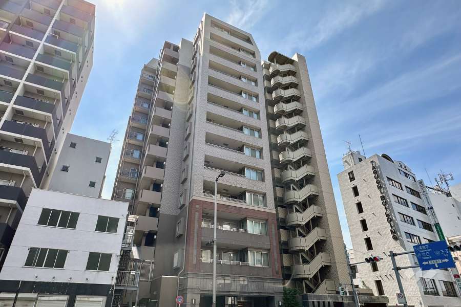 シャリエ赤羽アプローズの外観（南東側から）