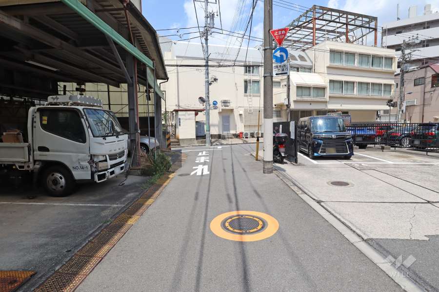 敷地の西側前面道路（南側から）