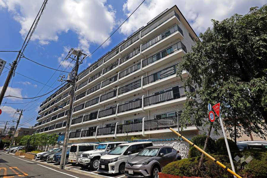 秀和東十条レジデンスの外観（南東側から）