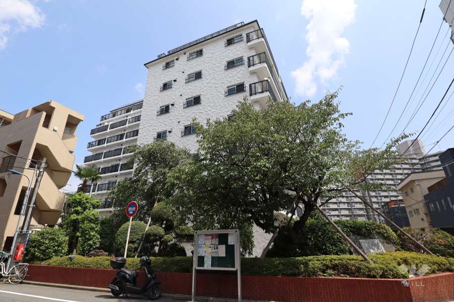 秀和東十条レジデンスの外観（南西側から）