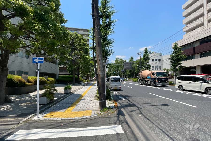 敷地北側の前面道路