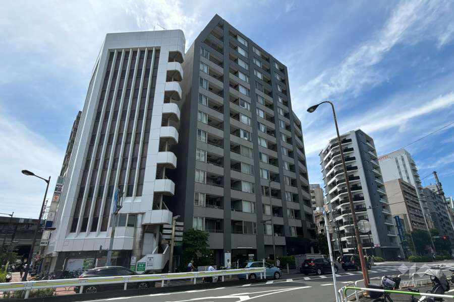ファミール赤羽ラ・ヴィーヌの外観（南東側から）