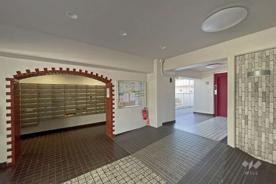 エントランス内と共用ポスト