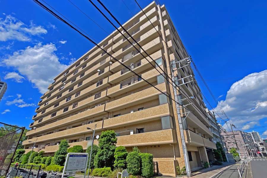 モアクレスト赤羽公園サンジェルムの外観（南西側から）