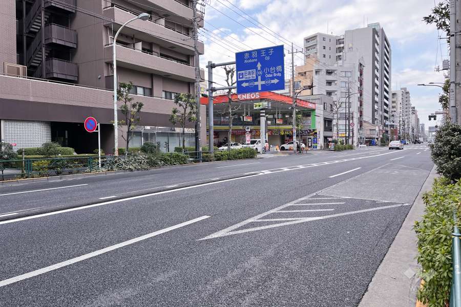 敷地北側の前面道路（東側から）