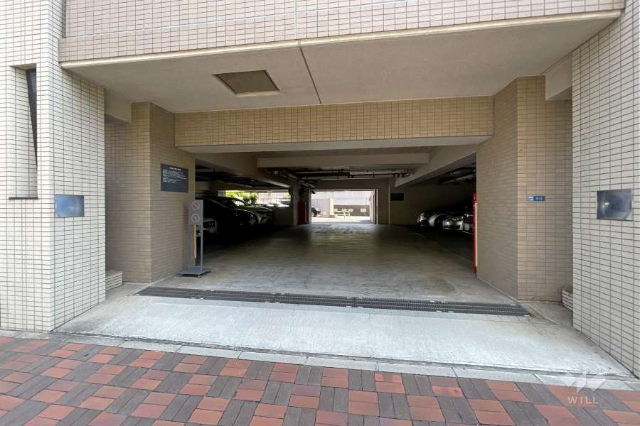 駐車場出入り口