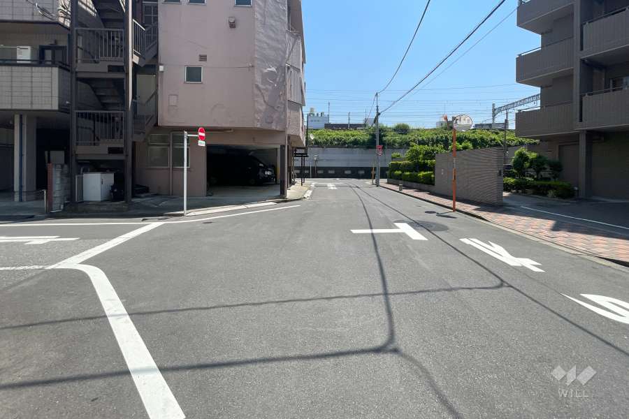 敷地南側の前面道路