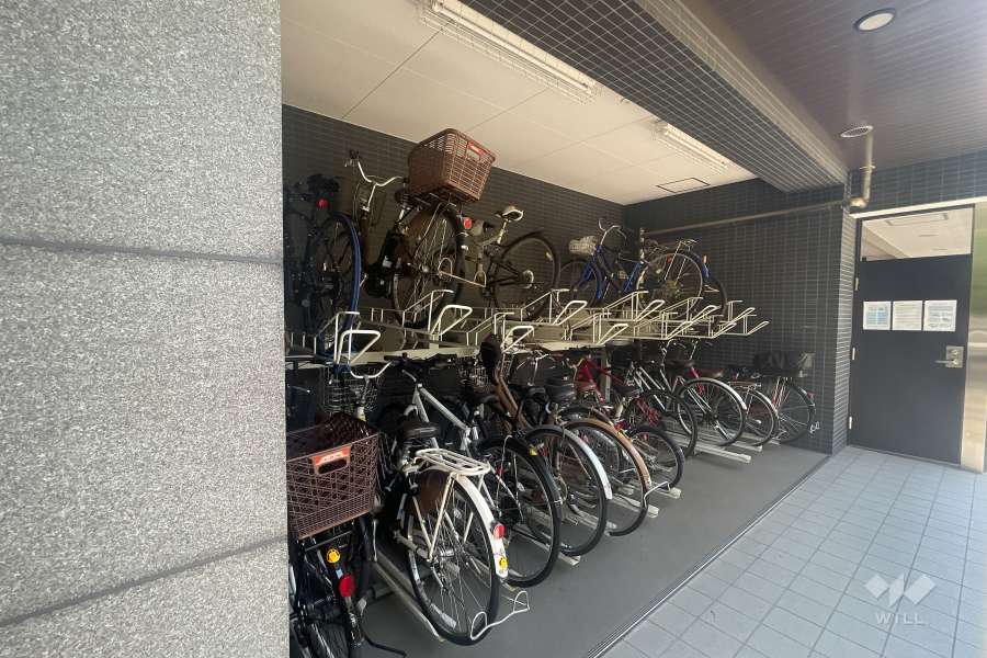 屋内に設けられた駐輪場