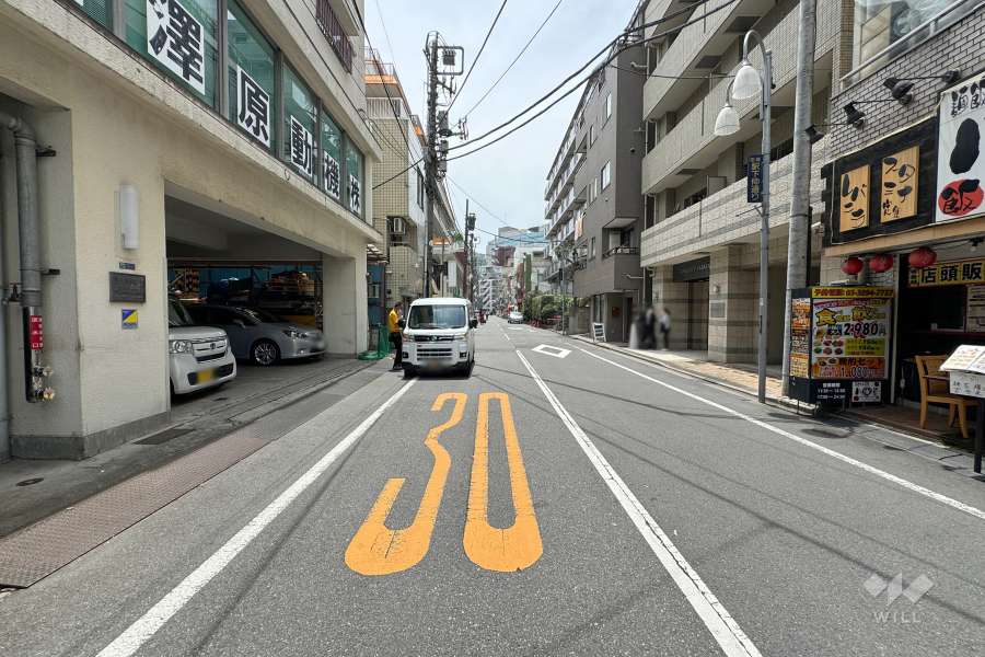 敷地東側の前面道路