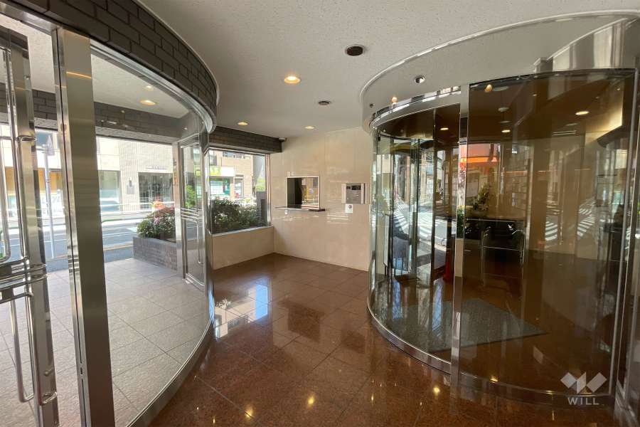 エントランスはオートロック付きです。