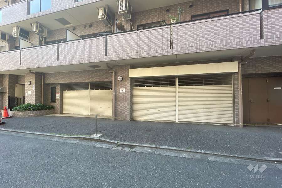 駐車場の出入り口（リングシャッター付き）