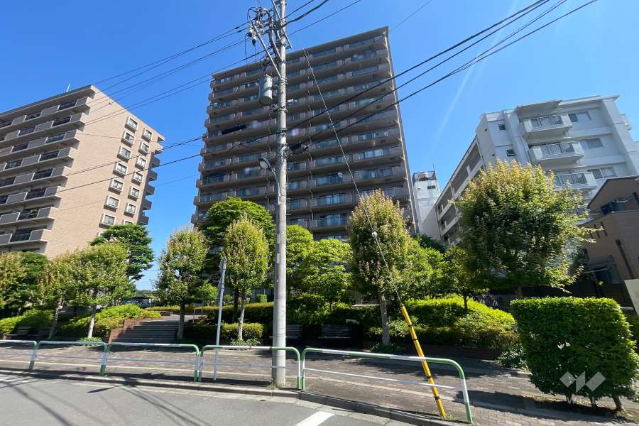 カルム赤羽の外観（南東側から）