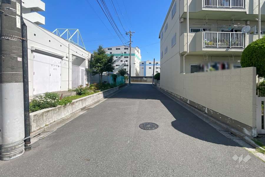 敷地西側の前面道路　