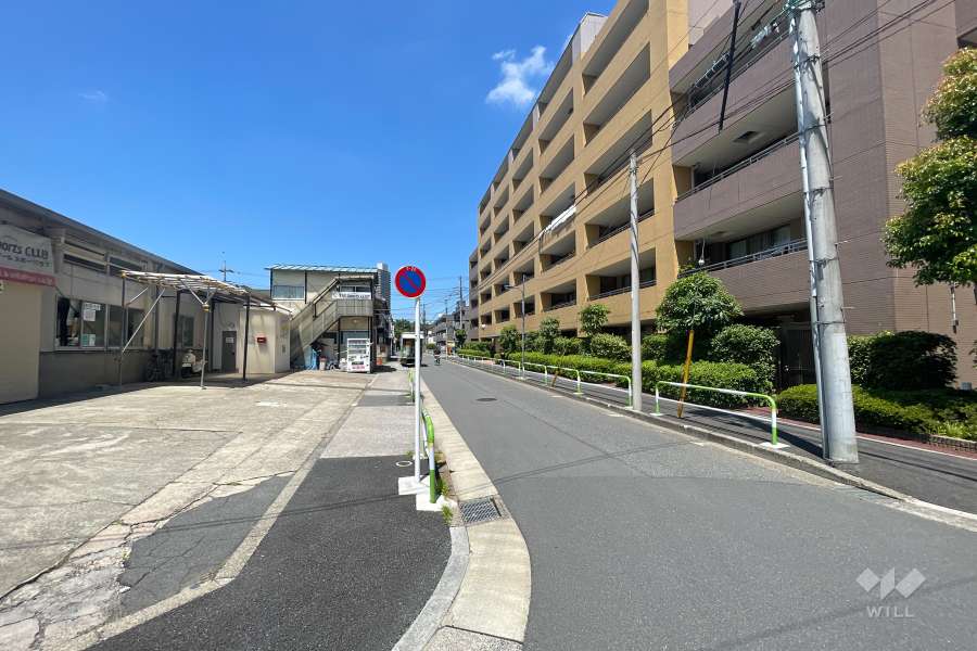 敷地南側の前面道路
