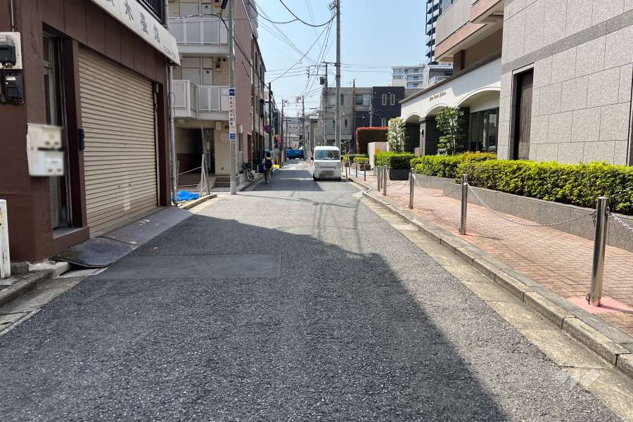 敷地南東側の前面道路