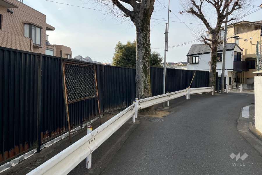 敷地北東側の前面道路