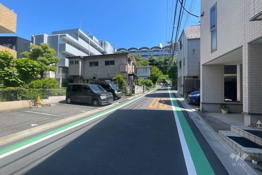 敷地の西側前面道路（北側から）