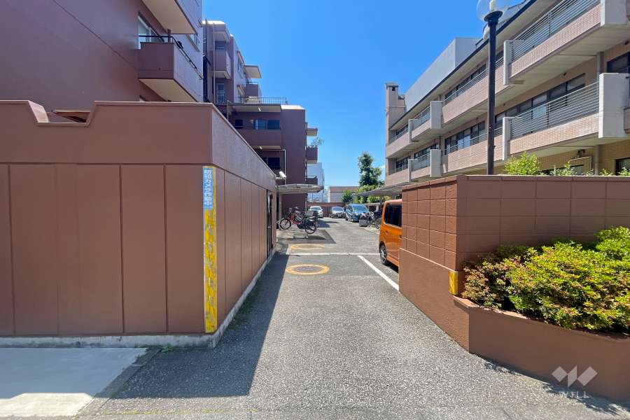 駐車場出入り口