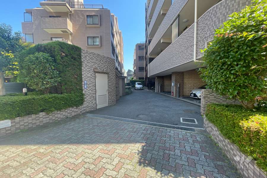 駐車場の出入り口　