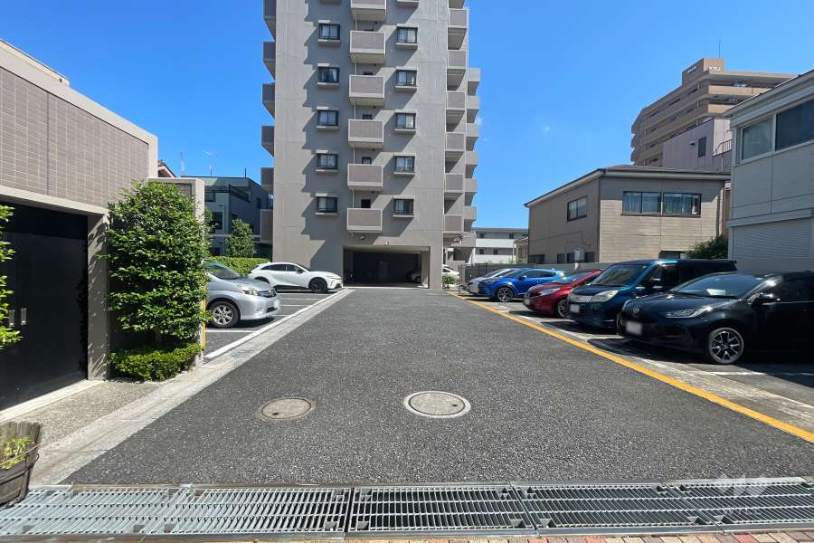 駐車場の出入り口　