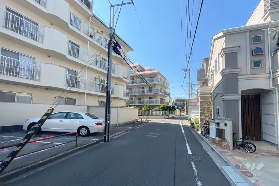 敷地東側の前面道路