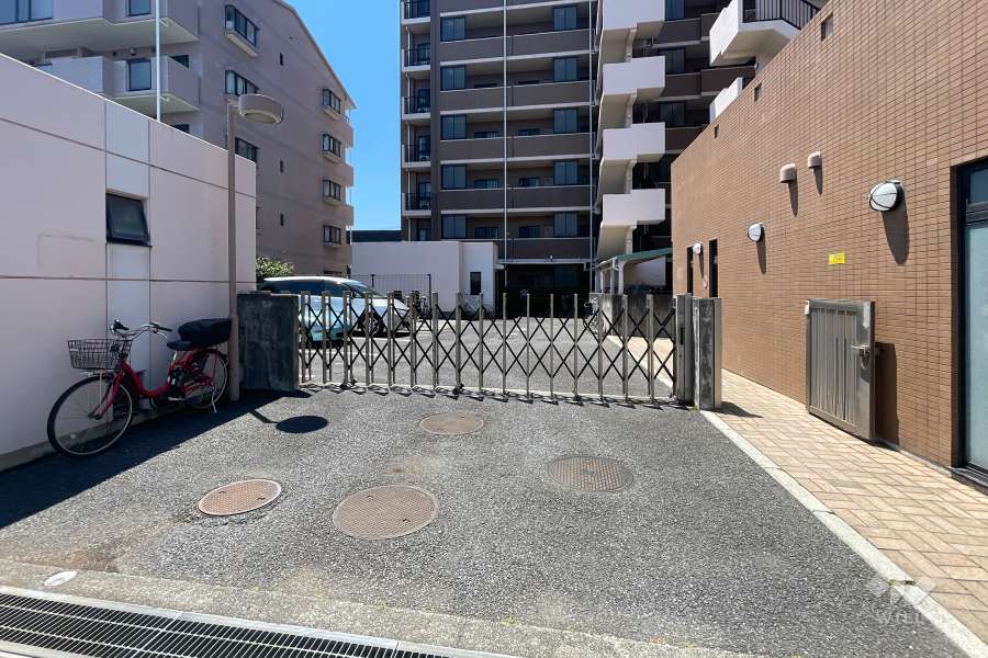 駐車場の出入り口