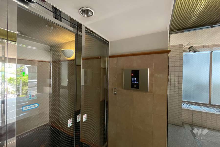 エントランスはオートロック付きです。