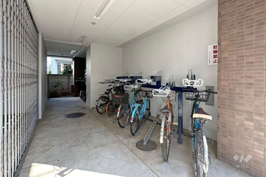 屋内に設けられた駐輪場