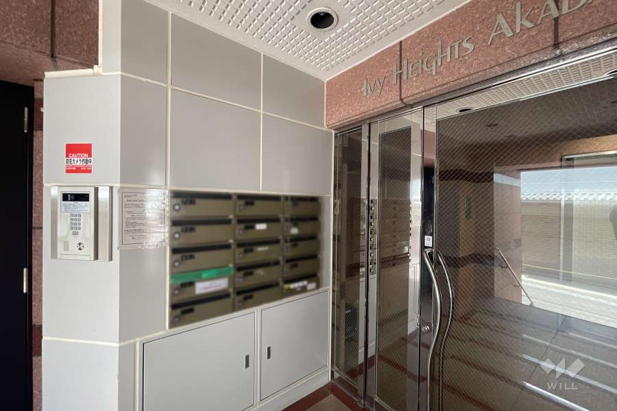 エントランスはオートロック付きです。