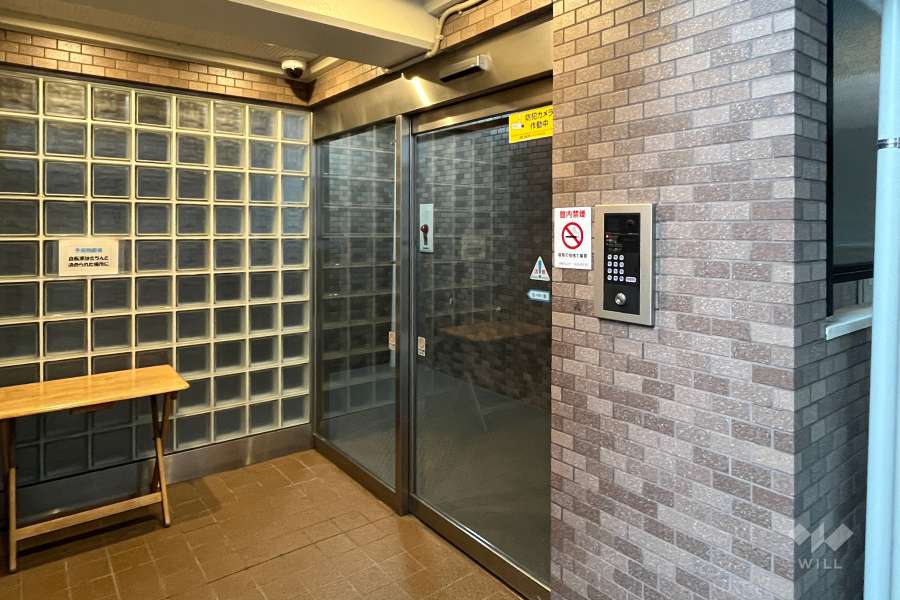 サブエントランスはオートロック付きです。