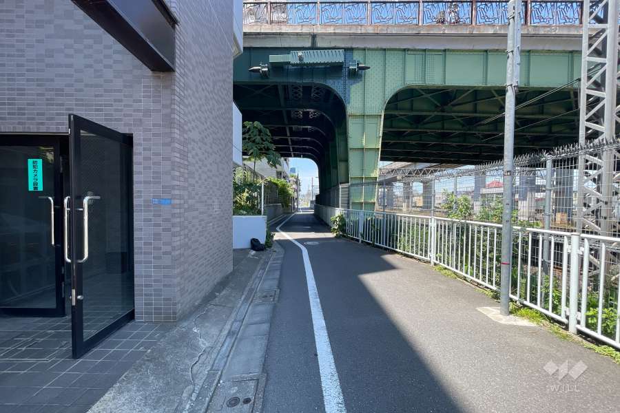 敷地東側の前面道路　
