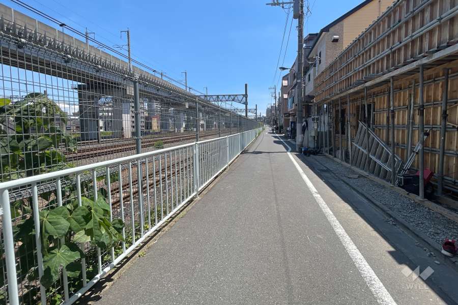 敷地東側の前面道路