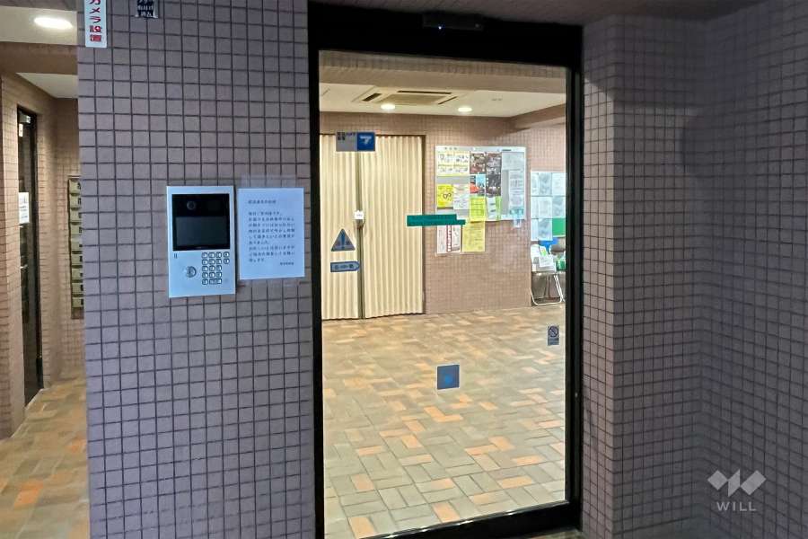 エントランスはオートロック付きです。
