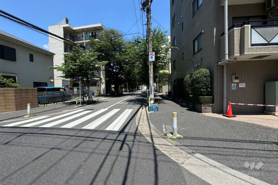敷地北西側の前面道路