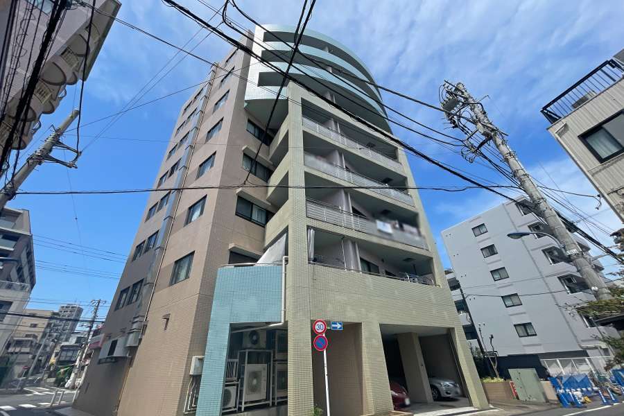 ナビウス王子本町の外観（南西側から）　　