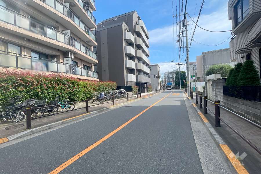 敷地西側の前面道路　