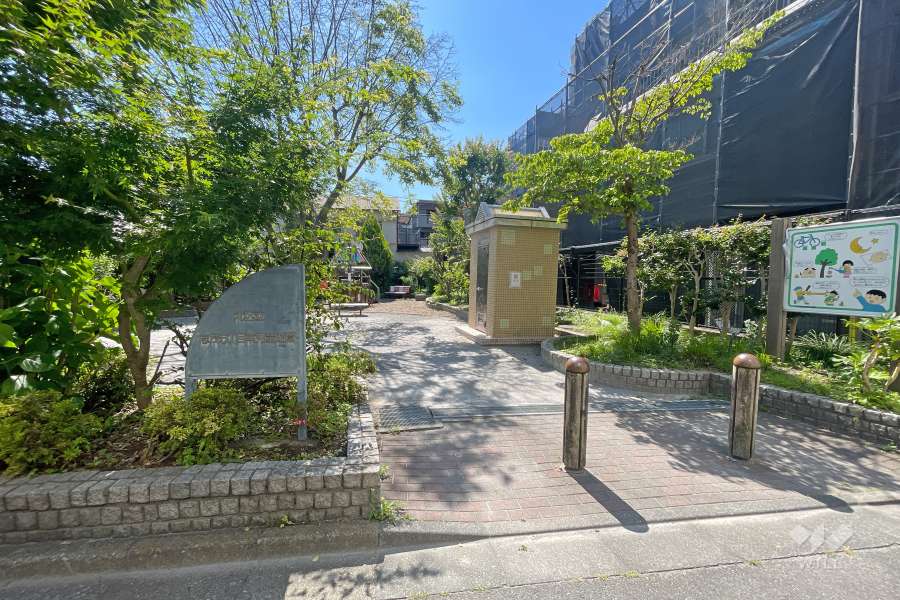 敷地北側に隣接する『北区立志茂五丁目南児童遊園』